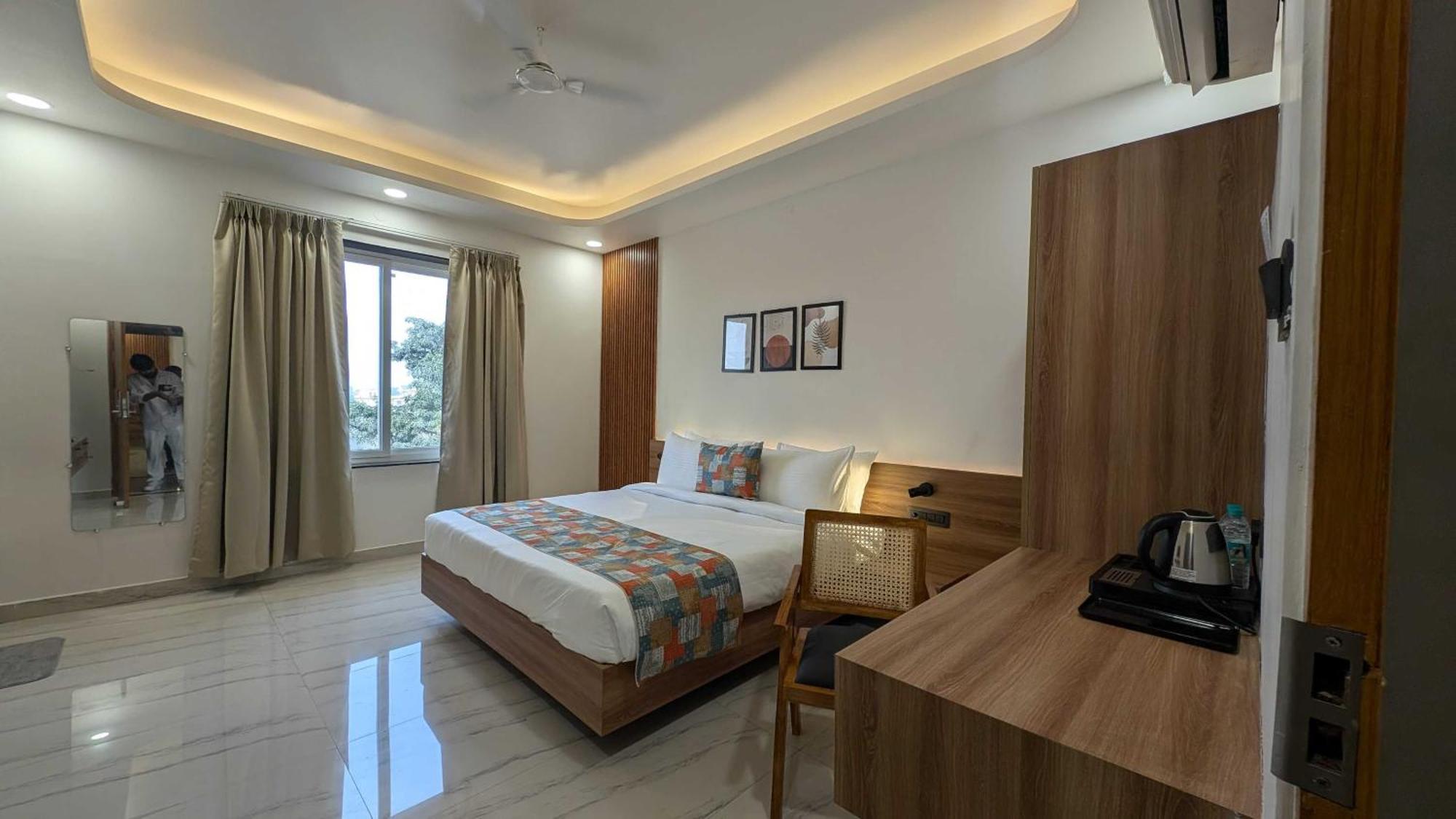 Hotel O Vasu Palace Ayodhya Exterior photo